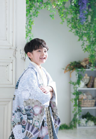 爽やかなスカイブルーが印象的なお祝い着物