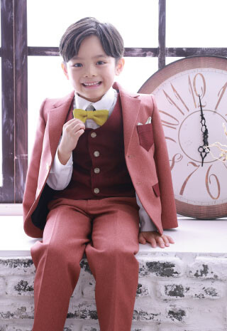 やわらかなブラウンのスーツ