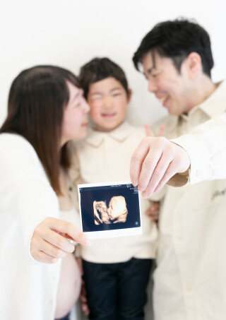 エコー写真の赤ちゃんと一緒に
