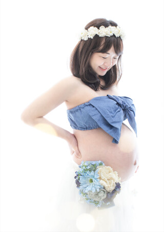 明るくやわらかな自然の光の中で