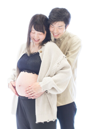 明るくやわらかな自然の光の中で