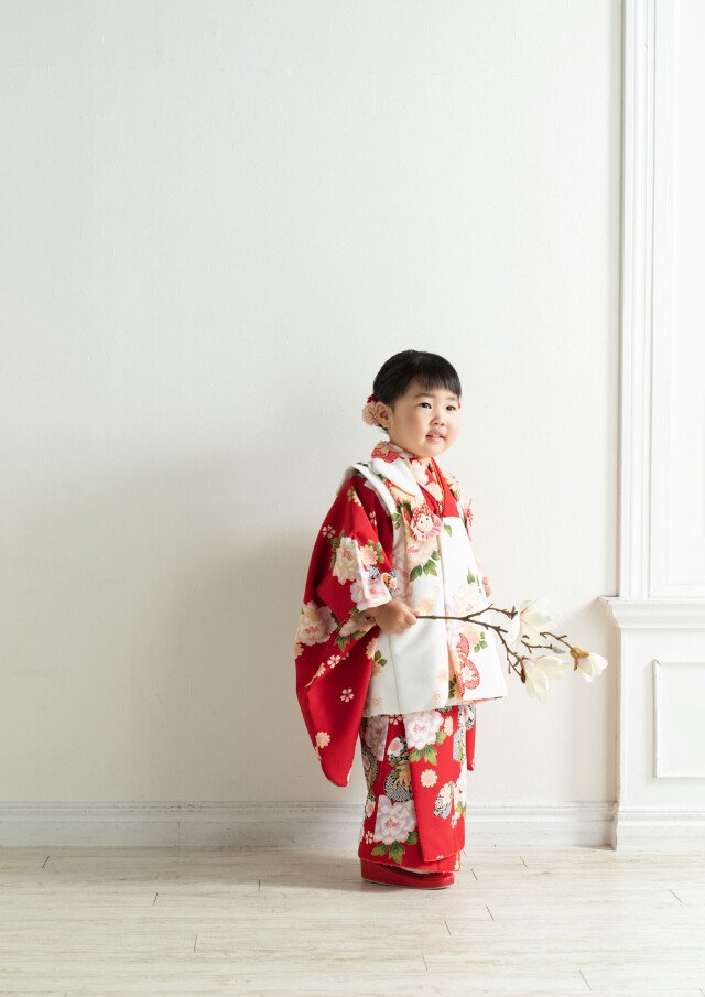 3歳　赤の衣装画像1