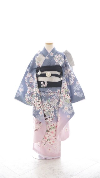 ７歳【トレンド最前線】レトロモダンを大人っぽく着こなす贅沢スタイル