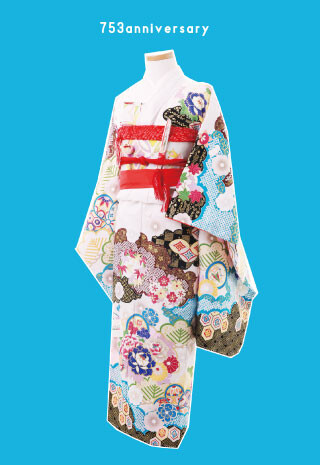 No.9756 白地にカラフルな和のモチーフを散りばめた華やかなお着物
